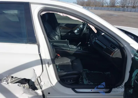 2011 BMW 750I z USA, uszkodzony, nr VIN WBAKA8C5XBCY36540